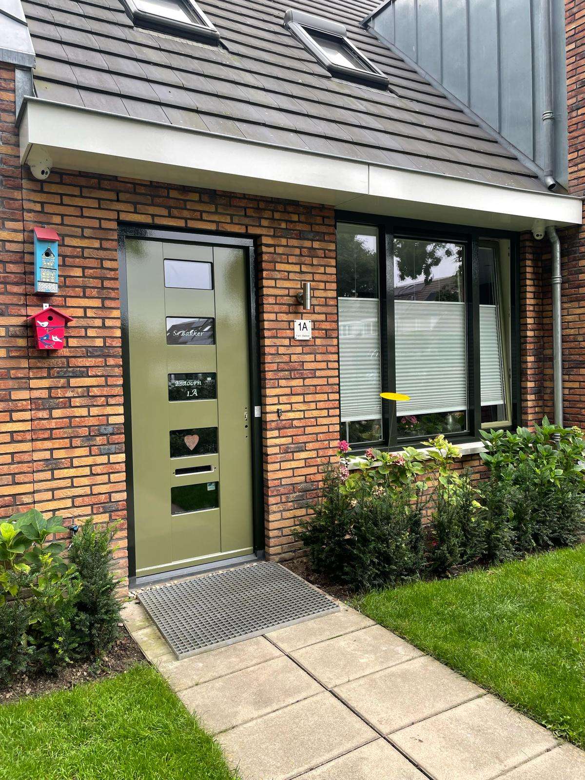 Schilderwerk van drie woningen in Odijk, verzorgd door Van den Beuken Schilderwerken.